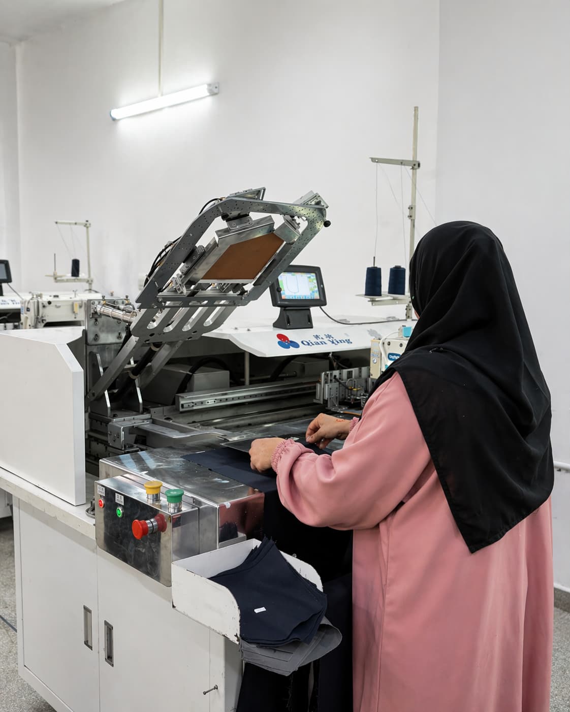 Worker operating Qian Xing automated pocket setting machine